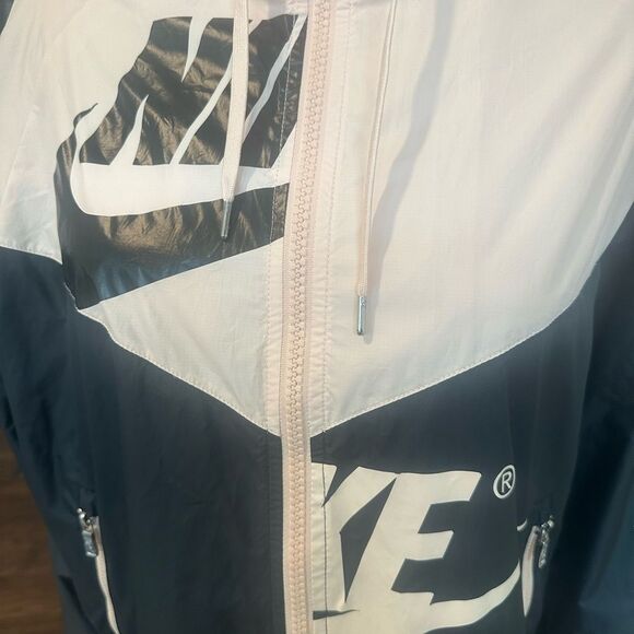 Nike Women's Windrunner Jacket M - Picture 2 of 7